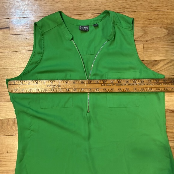 Kelly green Soho New York & Company sleeveless zippered top St Patrick’s Day - Picture 4 of 7